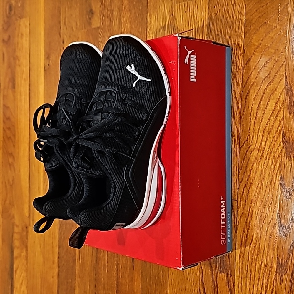 PUMA | Mint condition w/box black Axelion Mesh kids sneakers